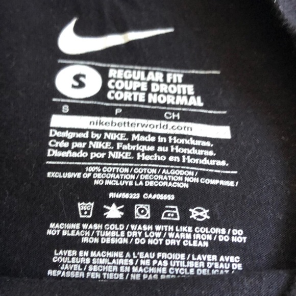 Black Nike T-Shirt - Picture 4 of 4